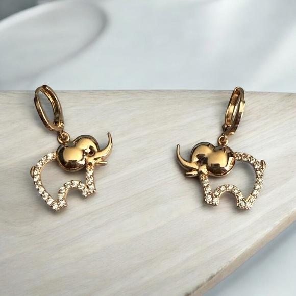 18K Gold Electroplated Pendant and Earrings Set - Picture 3 of 6